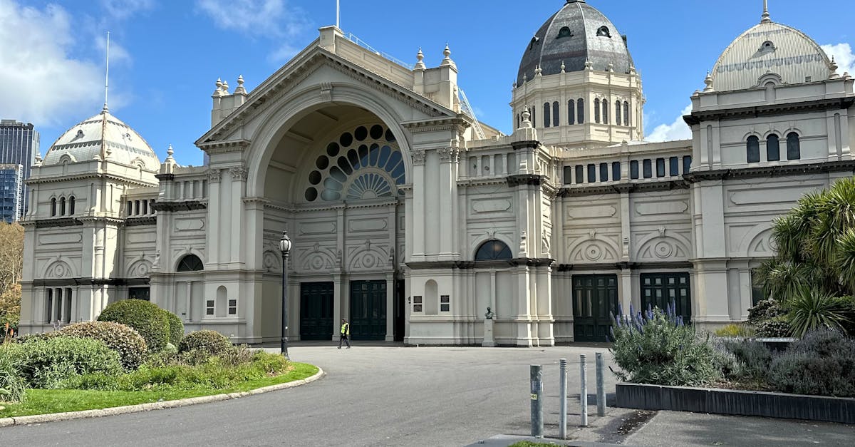 Maximising Natural Light with Awning Windows in Urban Settings